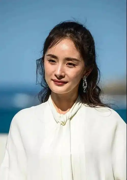 外媒镜头下的国内女星,真实堪比照妖镜,孙俪露怯,刘亦菲扛住了 - 时尚