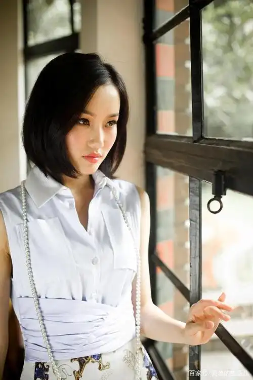 内地女歌手黄龄,人美歌甜,实力颜值集于一身,才女啊!