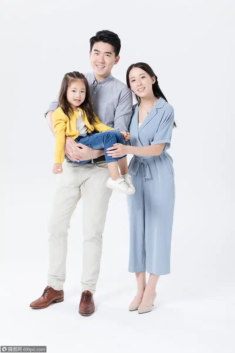照片 金融贸易 幸福的一家三口.jpg