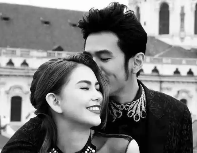 44岁周杰伦情人节晒与29岁昆凌合照,老夫少妻的幸福秘诀有3点_周天王