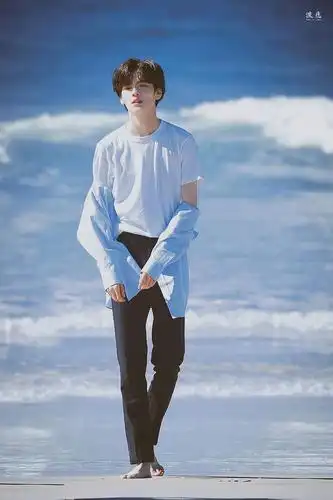 【毕雯珺】夏天的少年和大海绝配