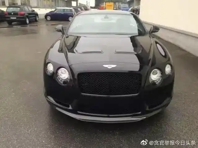 只搞官官相互,把钱往包里装,福田村社区就出现从上到下贪污受贿等