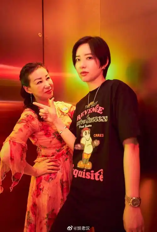 李斯丹妮我妈毕业了##李斯丹妮特别为妈妈骄傲