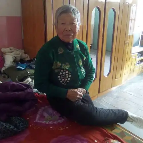 刘家塔村七十岁以上的老人像册