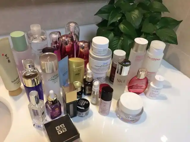 护肤品应该"成套"买?还是"混搭"买?业内人士道出3个重点