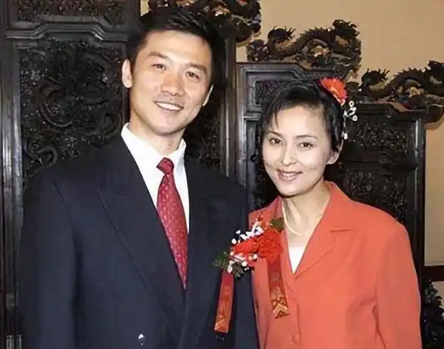 黄志忠抛弃13年原配转身恋上柯蓝如今的他证明靳东没说错