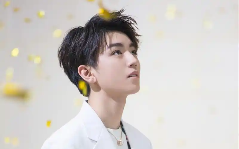 看着都巨疼恰好是少年 王俊凯_哔哩哔哩 (゜-゜)つロ 干杯~-bilibili