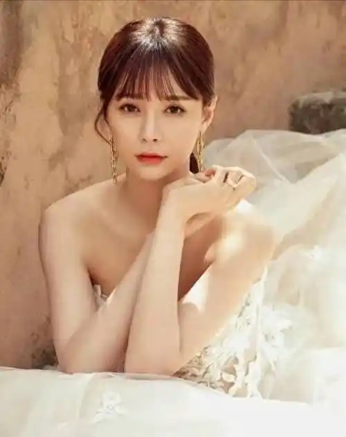 沈梦辰录制节目时不慎摔倒,腰椎骨头永久性断裂,实在令人心痛.