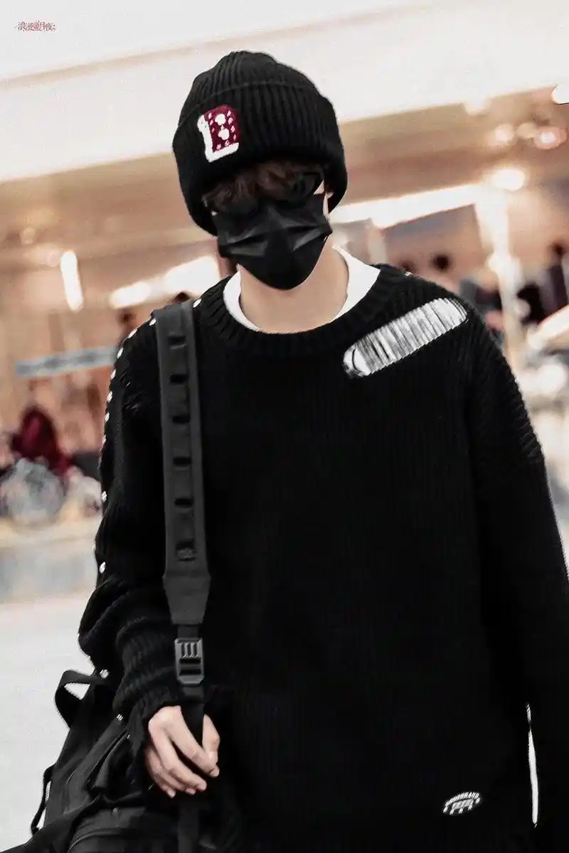 看看实力.#张极 #机场照 #机场秀 #明星私服 - 抖音