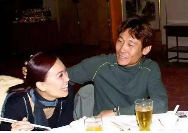 那英前任老公高峰,王姬老公高峰是那英前(与那英同居十年生下一子)