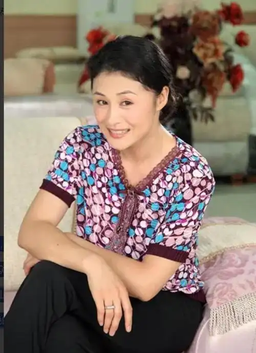 网友夸赵本山有眼光,马丽娟年轻时的照片曝光,美过表妹谢大脚