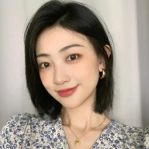 适合圆脸方脸剪的女生短发发型清爽又减龄