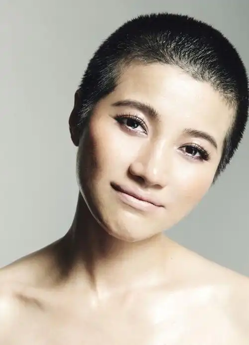 p>颜丙燕,1972年12月16日出生于北京市,祖籍山东曲阜,是孔子四大弟子