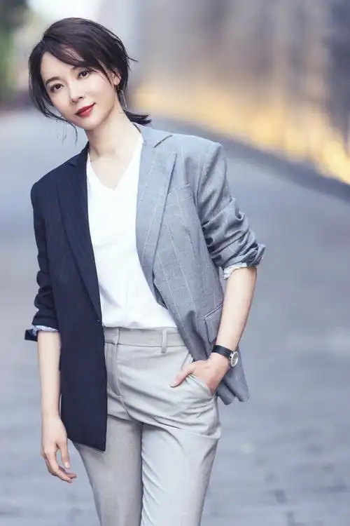 陈数西装甜酷干练写真图片14