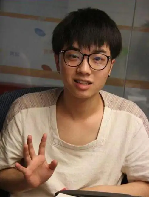 张碧晨巅峰期生孩子却不要名分看似一败涂地实则早已赢麻了