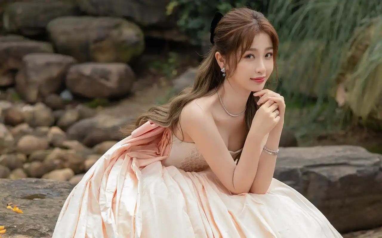 虞书欣后背蝴蝶结长裙高清桌面壁纸