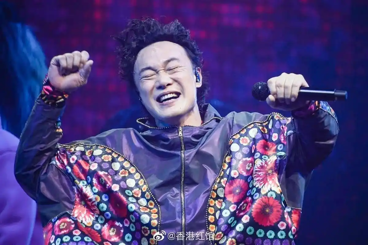 陈奕迅红馆演唱会表情包来袭陈奕迅演唱会 太空look再踏红馆 - 抖音