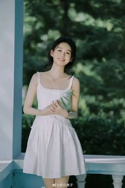 苦忍多年终于翻红了?这位30岁女星的私服嫩到掐出水