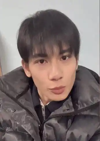 男星割双眼皮是分水岭:成龙周星驰提气质,刘恺威陈学