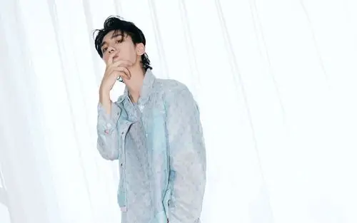 王子异帅气图片桌面壁纸