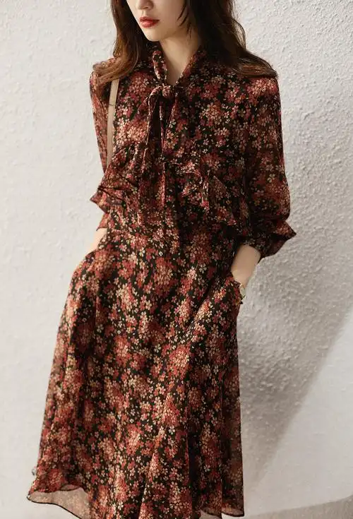 轻熟女人味印花系带领连衣裙春高级感裙子女装欧货轻熟奢侈中长裙