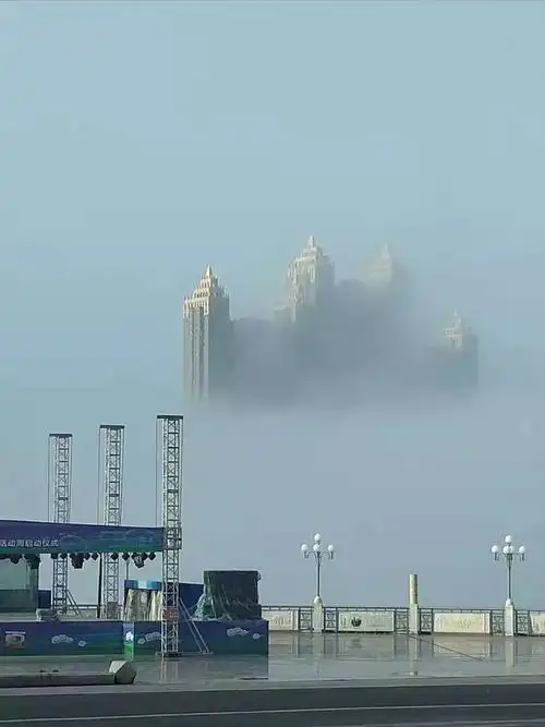 松花江江边现"海市蜃楼"