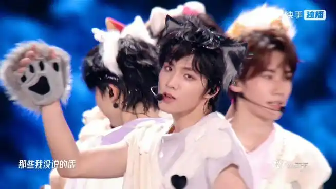 刘耀文露背真空深v##刘耀文 女伴舞