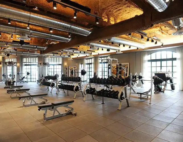 小型健身房吊顶装修效果图