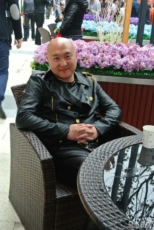 在万达看魔术本山大叔零点乐队周晓鸥迈克尔杰克逊也来还要到了金莎的