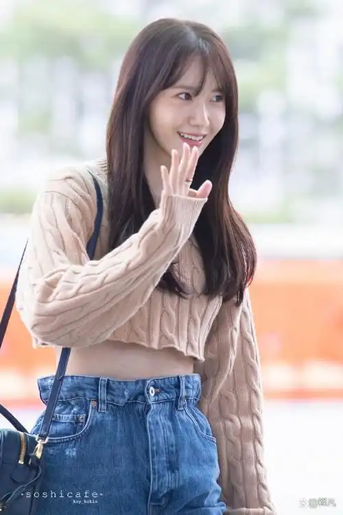 韩国女星林允儿大秀小蛮腰!五官精致身材曼妙美得让人窒息