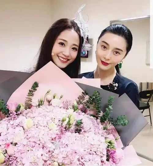 范冰冰被素人碾压被美颜成尖下巴但五官立体仍比普通人漂亮