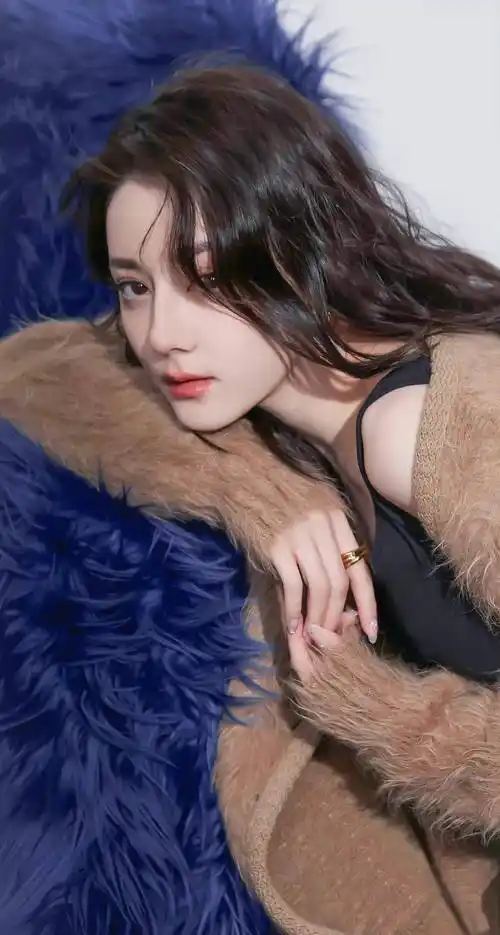 迪丽热巴,始终能让粉丝上头的大美人 - 最新写真_造型_身材_时尚