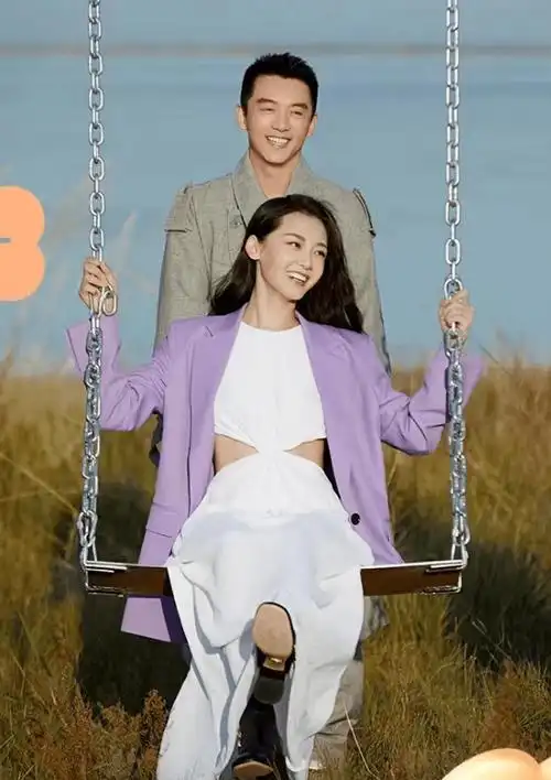 苗苗晒日常,郑恺哄女儿睡觉变贴心男保姆,被指婚后眼看着憔悴_网友