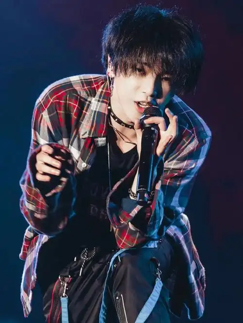 壁纸华晨宇绝美壁纸绒绒好