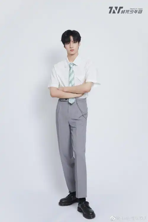 刘耀文的腿是真实存在的吗#关于刘耀文16岁的年龄身高182腿长114,真