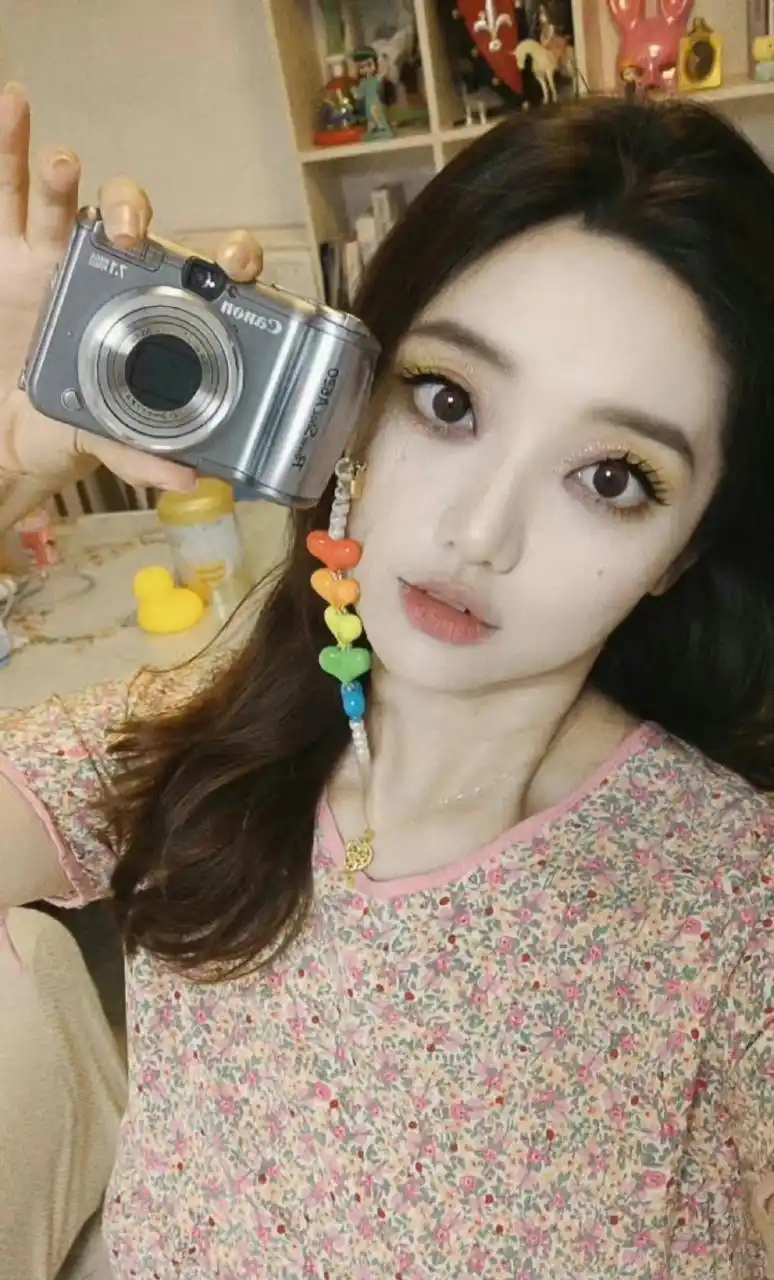 热榜之我见# 曾在电视剧《快乐星球》里,扮演"冰柠檬"的演员张兆艺