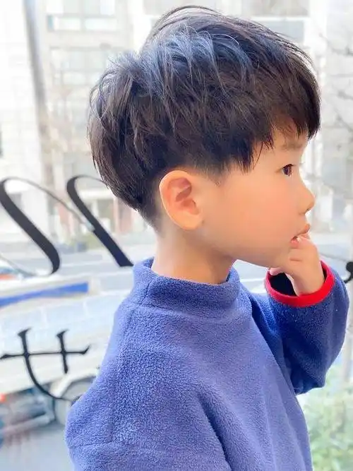 龙年新学期小男孩发型别乱剪,选这几款就对了,个性时尚很帅气