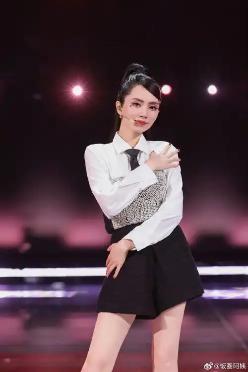 刘惜君玩talkbox好帅