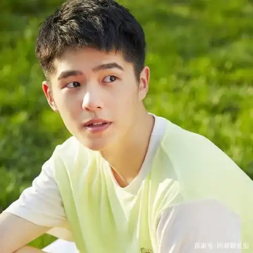 2021年夏季男生必须打卡的3款时髦发型,剪完清爽利落涨颜值!