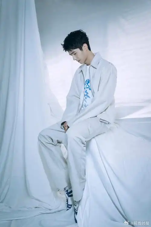 刘昊然白色系穿搭##刘昊然燃冬白t