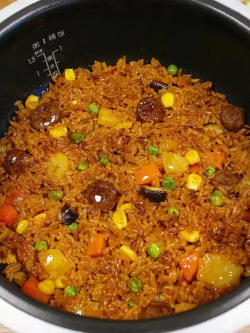 香肠土豆焖饭,一锅吃到爽……