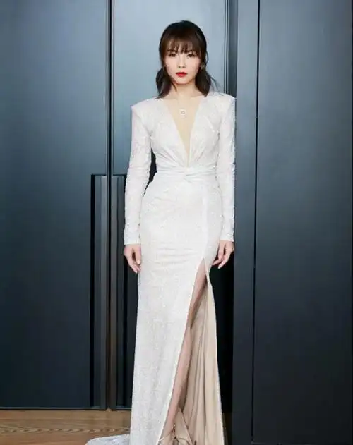 刘涛只是剪了个空气刘海就像换了张脸终于不像个女强人了