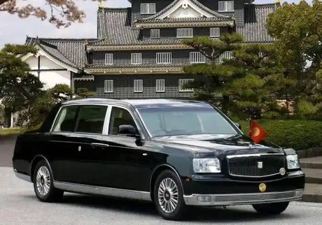 丰田世纪即将引入?搞不好300万一台,有这个钱你会买吗?