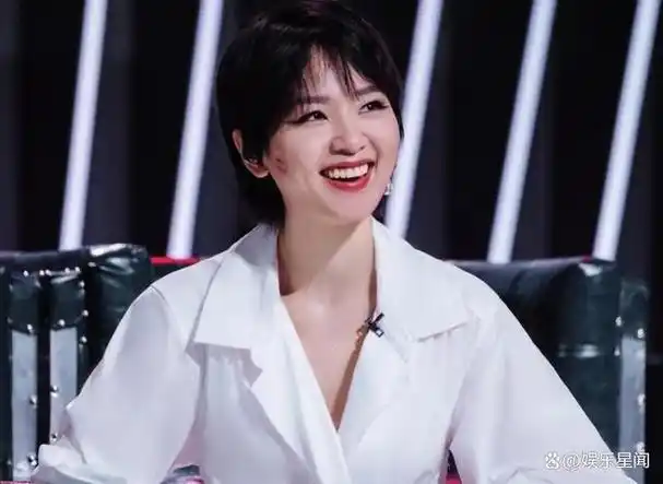 37岁的周笔畅,不谈恋爱不结婚,一把菜刀60万,她到底在想什么?