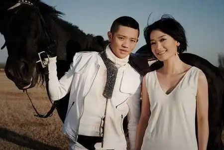 《星光大道》亚军,成名离婚抛弃妻女,被封杀后,女儿生活凄惨