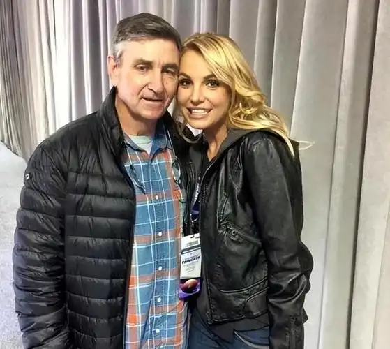 布兰妮被生父囚禁13年体内强制安装绝育器如今苦尽甘来了