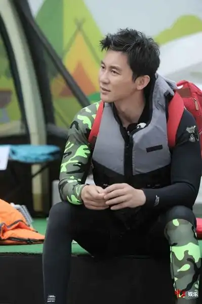 《奔跑吧兄弟》中韩跑男再度聚首 李晨暖心守护宋智孝