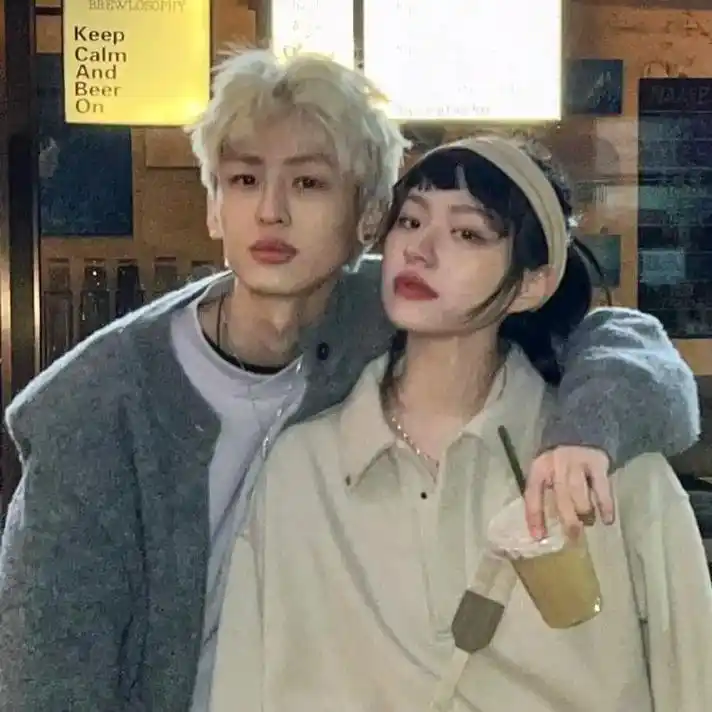 情侣头像一男一女分开图片 想更新又不知道更新什么 - 抖音