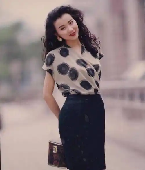 90年代港星穿搭,时髦搭配从不过时,30年前的衣品太优秀了_气质_周慧敏