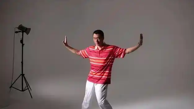 孙红雷像我们演员挣的这点钱算个屁啊208万们要翻了天吗